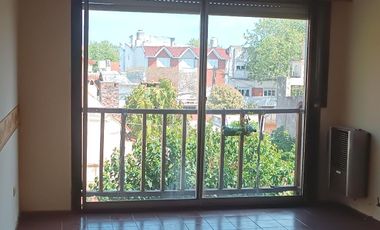 Departamento contrafrente - 2 Ambientes con cochera