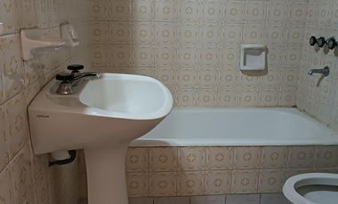 Departamento contrafrente - 2 Ambientes con cochera