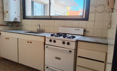 Departamento contrafrente - 2 Ambientes con cochera