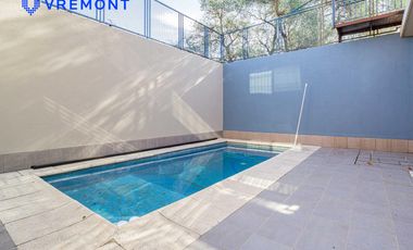 Lisandro Mendez 3400. Triplex en venta de 4 amb. Pileta. Remedios de Escalada.