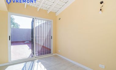 Lisandro Mendez 3400. Triplex en venta de 4 amb. Pileta. Remedios de Escalada.