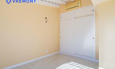 Lisandro Mendez 3400. Triplex en venta de 4 amb. Pileta. Remedios de Escalada.