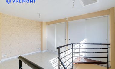 Lisandro Mendez 3400. Triplex en venta de 4 amb. Pileta. Remedios de Escalada.