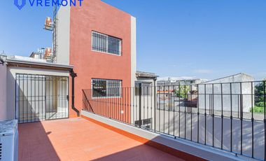 Lisandro Mendez 3400. Triplex en venta de 4 amb. Pileta. Remedios de Escalada.