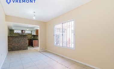 Lisandro Mendez 3400. Triplex en venta de 4 amb. Pileta. Remedios de Escalada.