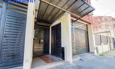 Lisandro Mendez 3400. Triplex en venta de 4 amb. Pileta. Remedios de Escalada.