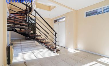 Lisandro Mendez 3400. Triplex en venta de 4 amb. Pileta. Remedios de Escalada.