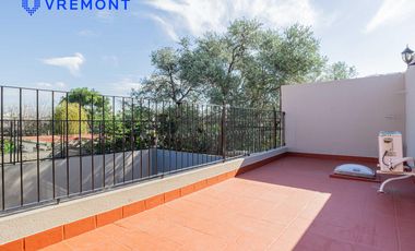 Lisandro Mendez 3400. Triplex en venta de 4 amb. Pileta. Remedios de Escalada.