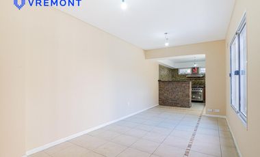 Lisandro Mendez 3400. Triplex en venta de 4 amb. Pileta. Remedios de Escalada.