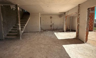 Duplex en Venta de 4 Dormitorios - Barrio San Guillermo