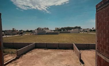 Duplex en Venta de 4 Dormitorios - Barrio San Guillermo