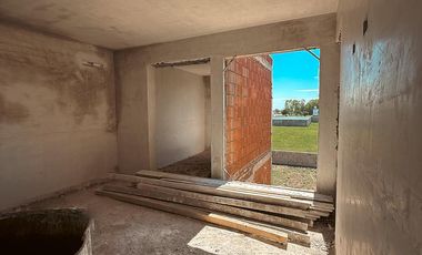 Duplex en Venta de 4 Dormitorios - Barrio San Guillermo