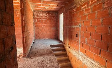 Duplex en Venta de 4 Dormitorios - Barrio San Guillermo