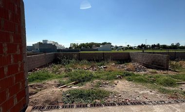 Duplex en Venta de 4 Dormitorios - Barrio San Guillermo