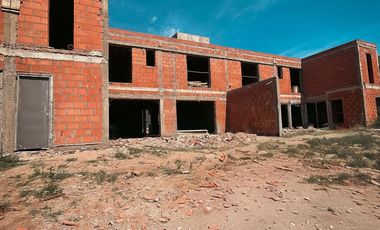 Duplex en Venta de 4 Dormitorios - Barrio San Guillermo