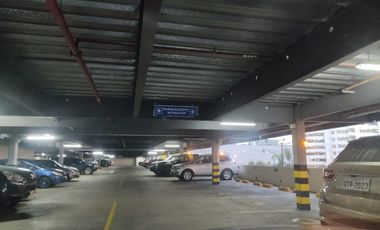 ALQUILO PARQUEO EDIFICIO SANTA ANA PARK