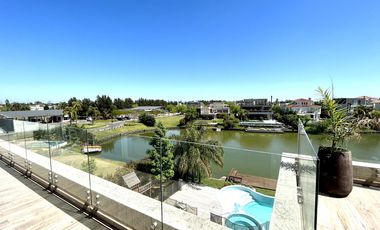 Casa a la laguna en Cabos del Lago, 4 suites y espectacular playroom estilo Hard Rock