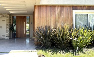 Casa a la laguna en Cabos del Lago, 4 suites y espectacular playroom estilo Hard Rock