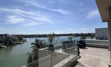 Casa a la laguna en Cabos del Lago, 4 suites y espectacular playroom estilo Hard Rock