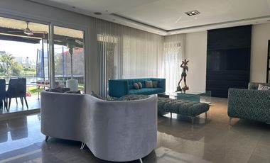 Casa a la laguna en Cabos del Lago, 4 suites y espectacular playroom estilo Hard Rock