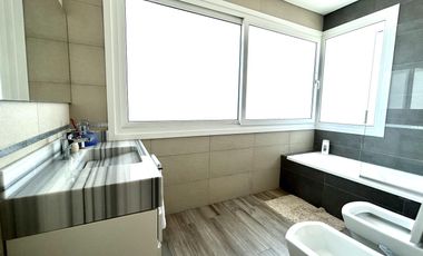 Casa a la laguna en Cabos del Lago, 4 suites y espectacular playroom estilo Hard Rock