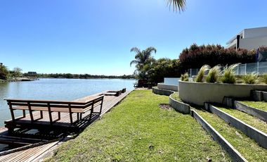 Casa a la laguna en Cabos del Lago, 4 suites y espectacular playroom estilo Hard Rock