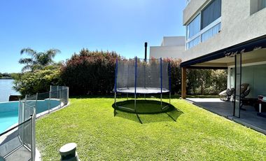 Casa a la laguna en Cabos del Lago, 4 suites y espectacular playroom estilo Hard Rock