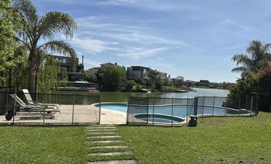 Casa a la laguna en Cabos del Lago, 4 suites y espectacular playroom estilo Hard Rock