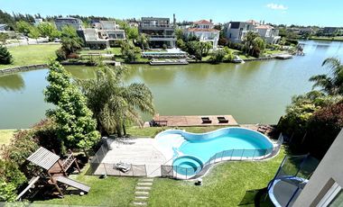 Casa a la laguna en Cabos del Lago, 4 suites y espectacular playroom estilo Hard Rock