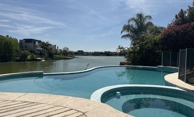 Casa a la laguna en Cabos del Lago, 4 suites y espectacular playroom estilo Hard Rock