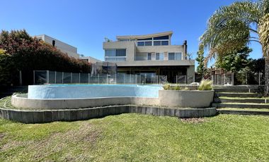 Casa a la laguna en Cabos del Lago, 4 suites y espectacular playroom estilo Hard Rock