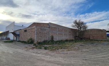 ALQUILER:  GALPON  C/ OFICINAS - FRENTE RUTA 22 - GRAL ROCA