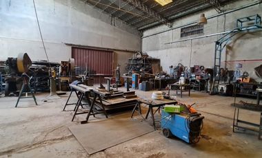 ALQUILER:  GALPON  C/ OFICINAS - FRENTE RUTA 22 - GRAL ROCA