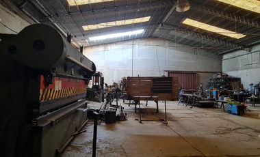 ALQUILER:  GALPON  C/ OFICINAS - FRENTE RUTA 22 - GRAL ROCA