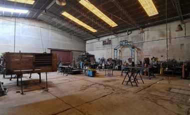 ALQUILER:  GALPON  C/ OFICINAS - FRENTE RUTA 22 - GRAL ROCA