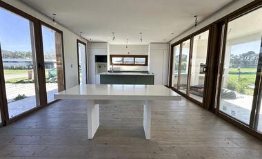 Alquiler casa 4 ambientes Barrio Arenas Chico a estrenar