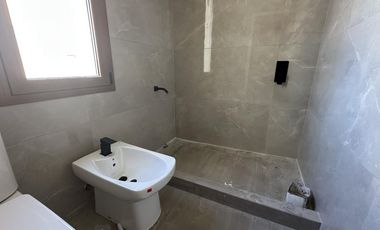 Alquiler casa 4 ambientes Barrio Arenas Chico a estrenar