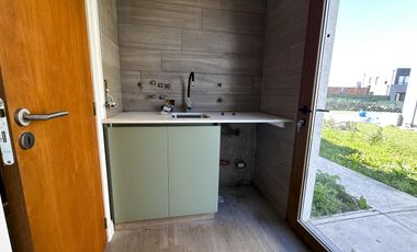 Alquiler casa 4 ambientes Barrio Arenas Chico a estrenar