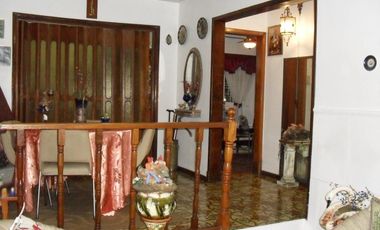 2 DEPARTAMENTOS IMPECABLES DE 2 Y 3 AMB. CON PARQUE Y ENTRADA DE VEHICULO