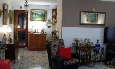 2 DEPARTAMENTOS IMPECABLES DE 2 Y 3 AMB. CON PARQUE Y ENTRADA DE VEHICULO