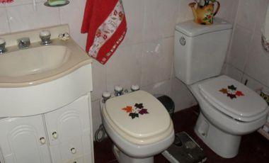 2 DEPARTAMENTOS IMPECABLES DE 2 Y 3 AMB. CON PARQUE Y ENTRADA DE VEHICULO