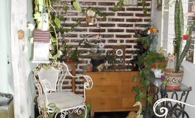 2 DEPARTAMENTOS IMPECABLES DE 2 Y 3 AMB. CON PARQUE Y ENTRADA DE VEHICULO