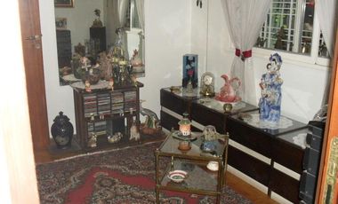 2 DEPARTAMENTOS IMPECABLES DE 2 Y 3 AMB. CON PARQUE Y ENTRADA DE VEHICULO