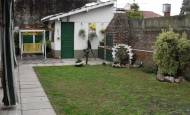 2 DEPARTAMENTOS IMPECABLES DE 2 Y 3 AMB. CON PARQUE Y ENTRADA DE VEHICULO