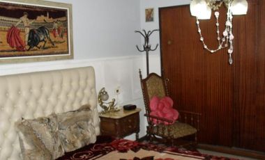 2 DEPARTAMENTOS IMPECABLES DE 2 Y 3 AMB. CON PARQUE Y ENTRADA DE VEHICULO