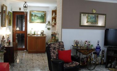 2 DEPARTAMENTOS IMPECABLES DE 2 Y 3 AMB. CON PARQUE Y ENTRADA DE VEHICULO