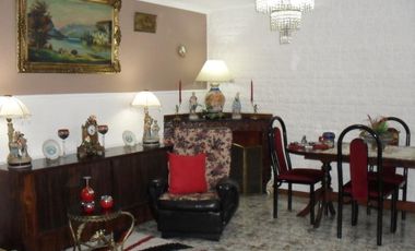 2 DEPARTAMENTOS IMPECABLES DE 2 Y 3 AMB. CON PARQUE Y ENTRADA DE VEHICULO