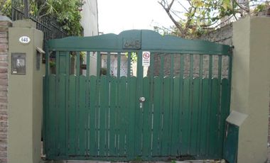 2 DEPARTAMENTOS IMPECABLES DE 2 Y 3 AMB. CON PARQUE Y ENTRADA DE VEHICULO