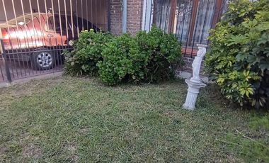 CASA DE 4 AMBIENTES VENTA EN Cabrera  1247 (BANFIELD)