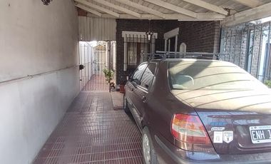 CASA DE 4 AMBIENTES VENTA EN Cabrera  1247 (BANFIELD)